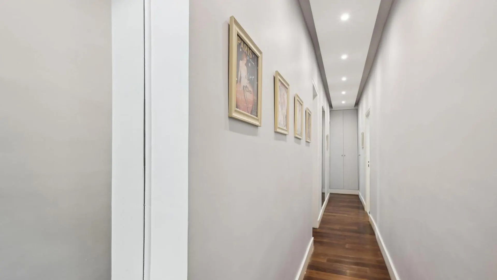 Champs-Elysees & Arc De Triomphe - Cityapartmentstay Paris
