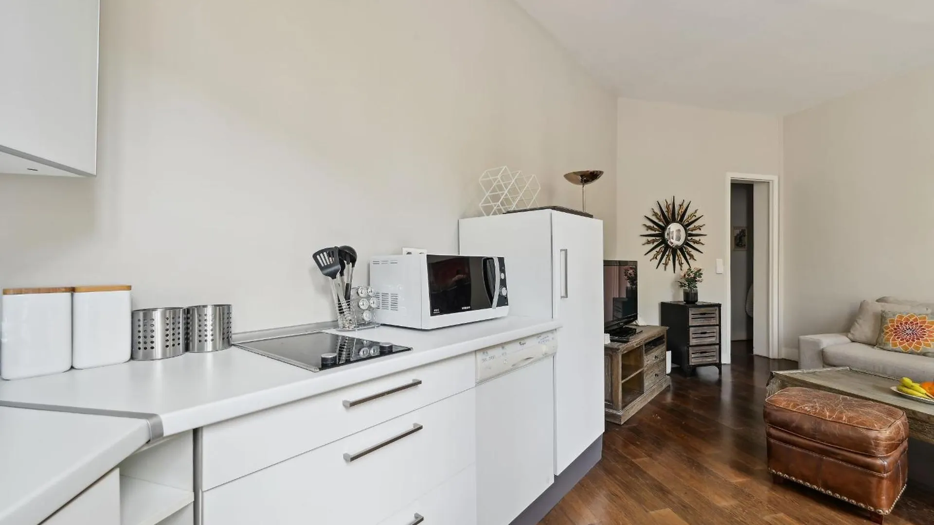 Champs-Elysees & Arc De Triomphe - Cityapartmentstay Paris France