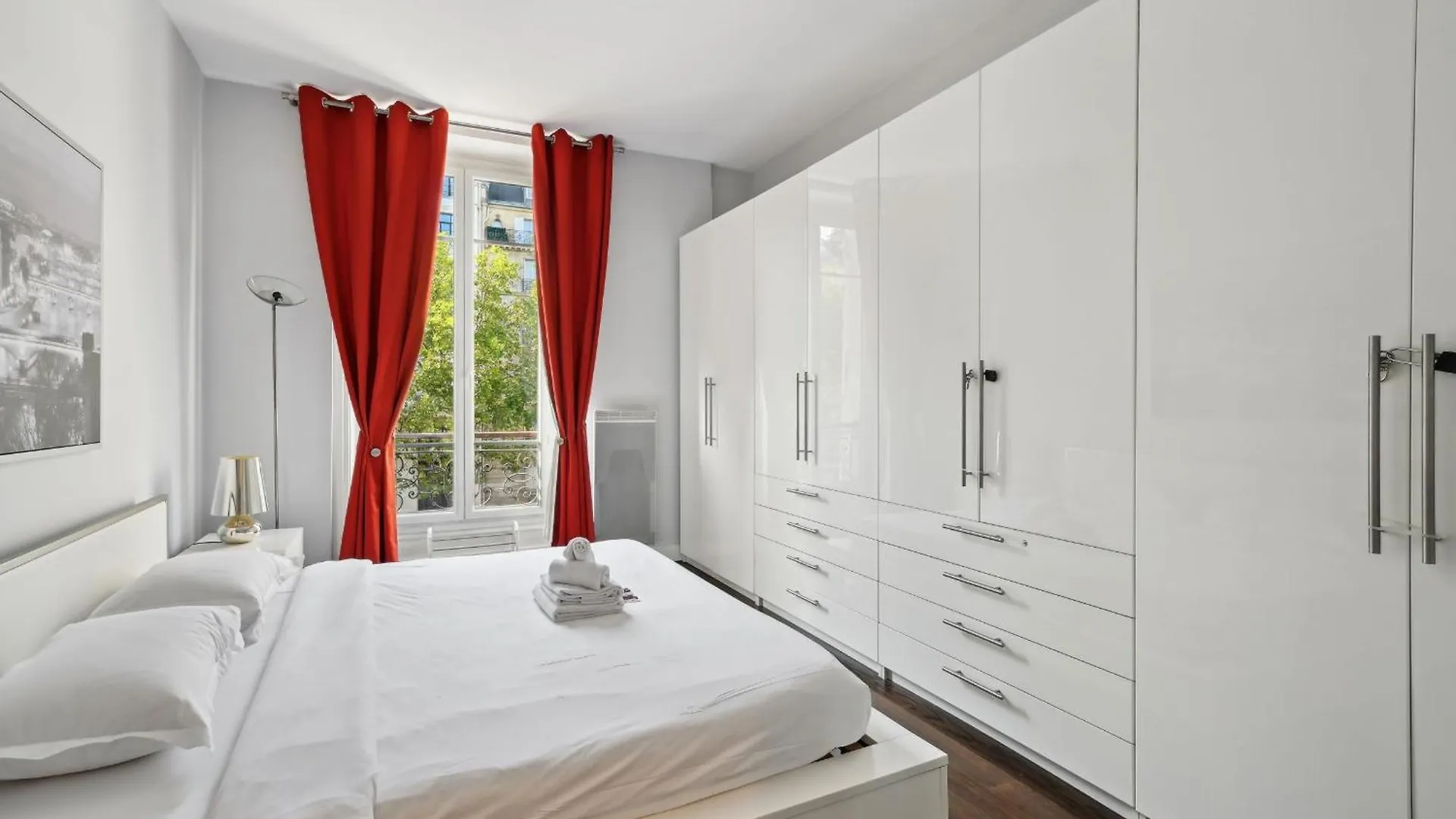 Champs-Elysees & Arc De Triomphe - Cityapartmentstay Paris 0*,  France