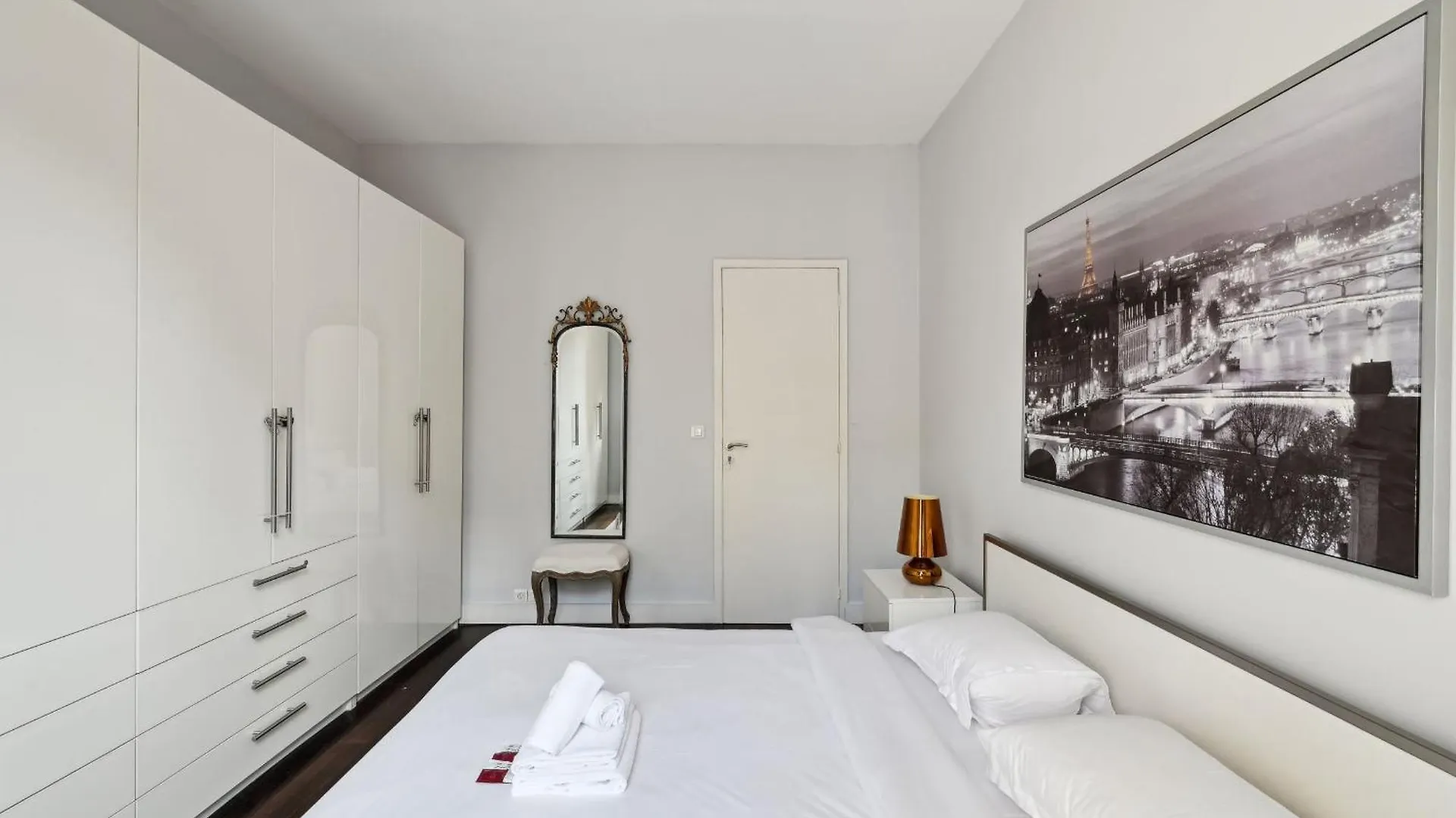 Apartment Champs-Elysees & Arc De Triomphe - Cityapartmentstay Paris France