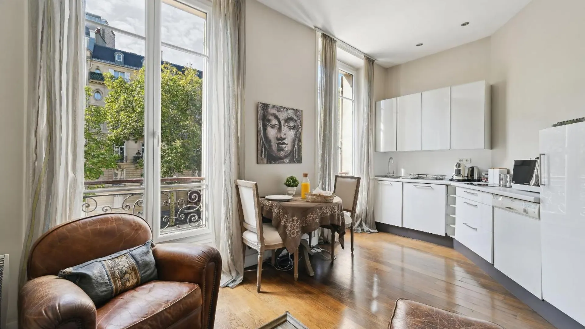 Champs-Elysees & Arc De Triomphe - Cityapartmentstay Paris France
