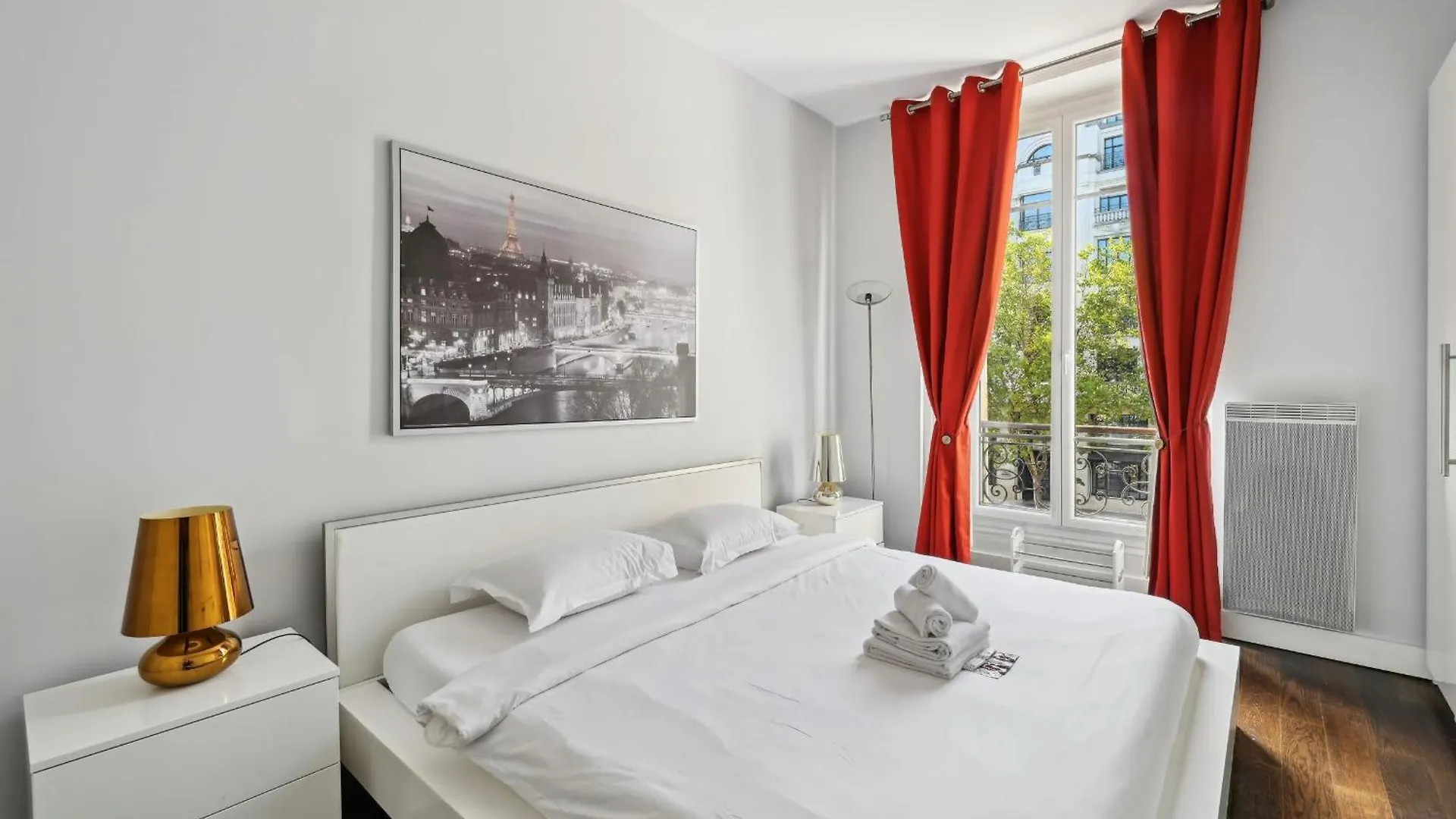 Champs-Elysees & Arc De Triomphe - Cityapartmentstay Paris Apartment