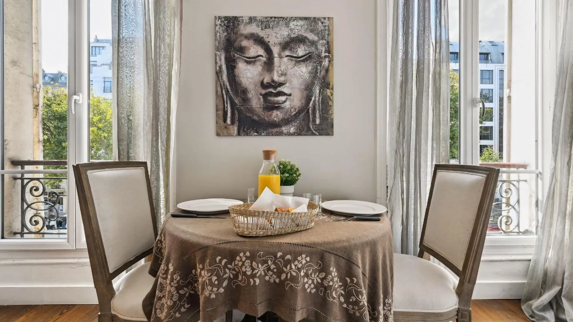 Champs-Elysees & Arc De Triomphe - Cityapartmentstay Paris Apartment